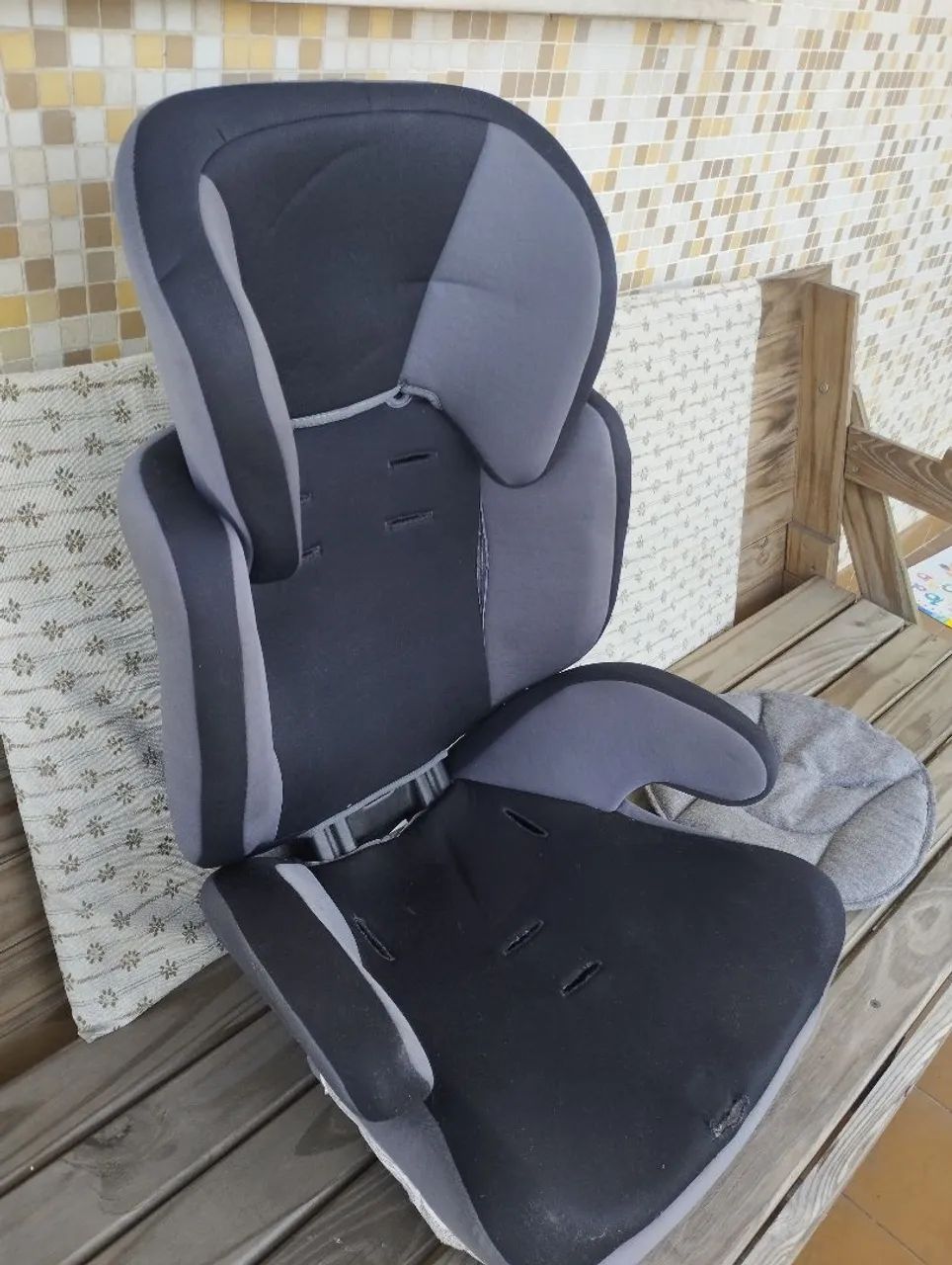 cadeirinha veicular com assento de elevação marca Still - Foto 3