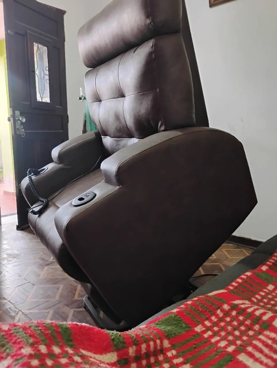 POLTRONA ARTICULADA ELÉTRICA- COM CONTROLE REMOTO E ELEVAÇÃO (LIFTING)- MUITO CONFORTÁVEL! - Foto 3