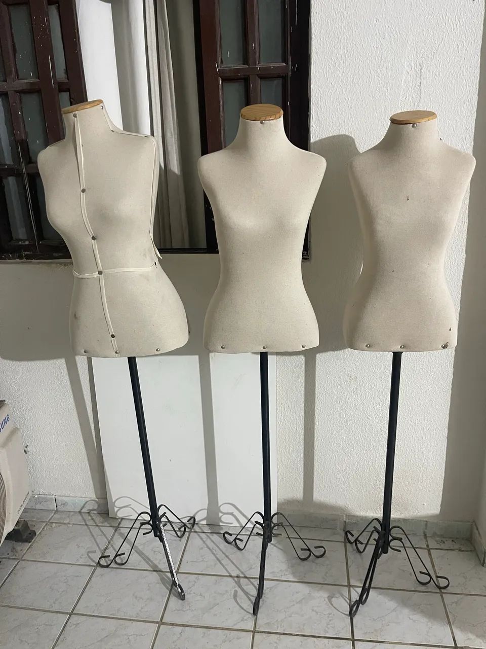 BUSTO COM PEDESTAL