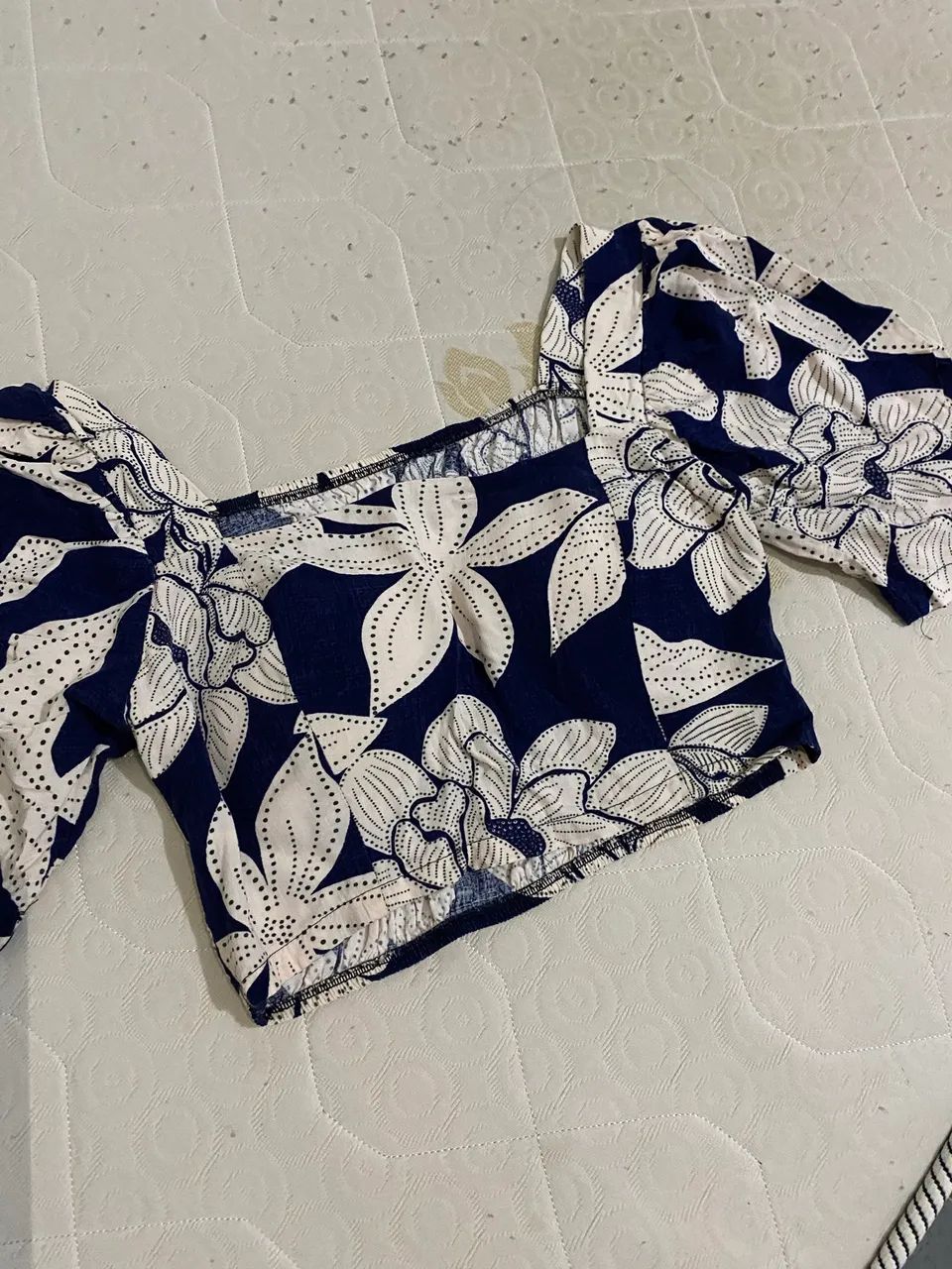 Cropped azul e branco estampa estilo farm