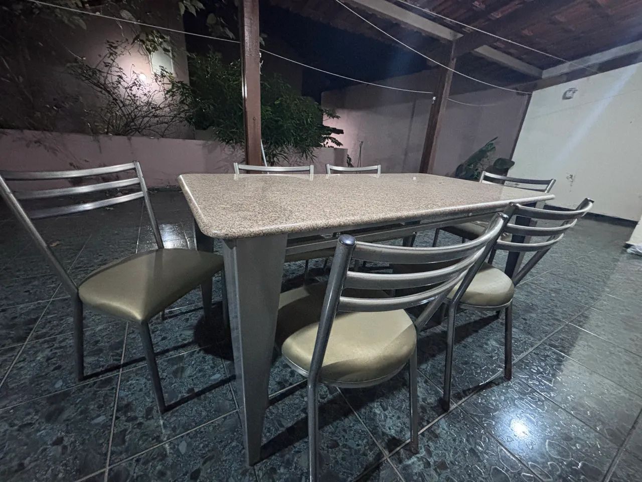 Mesa com tampo de granito com 6 cadeiras  - Foto 2