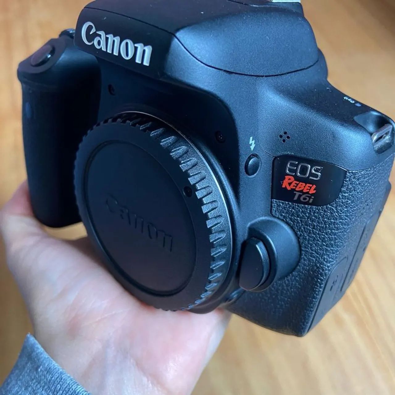 Canon T6i 