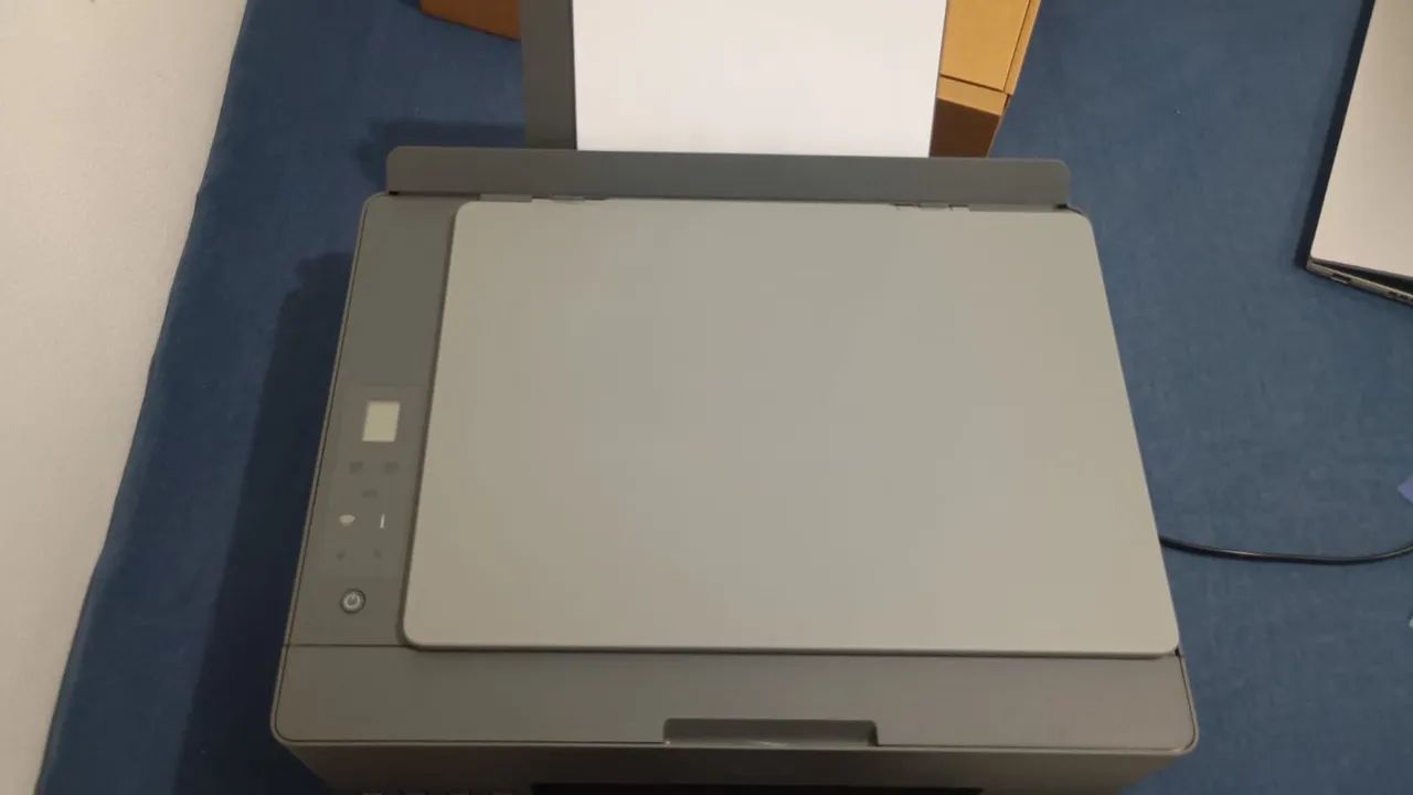 Uma impressora e um notebook  - Foto 2