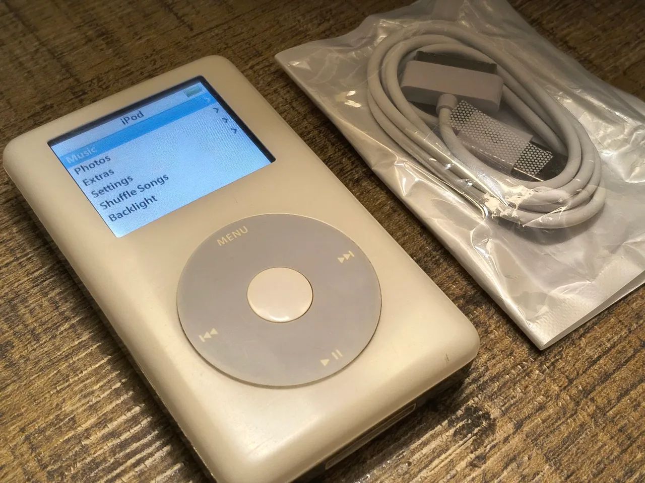 iPod Classic 4ª Geração Colorido - 128GB - bateria nova + cabo - Foto 5