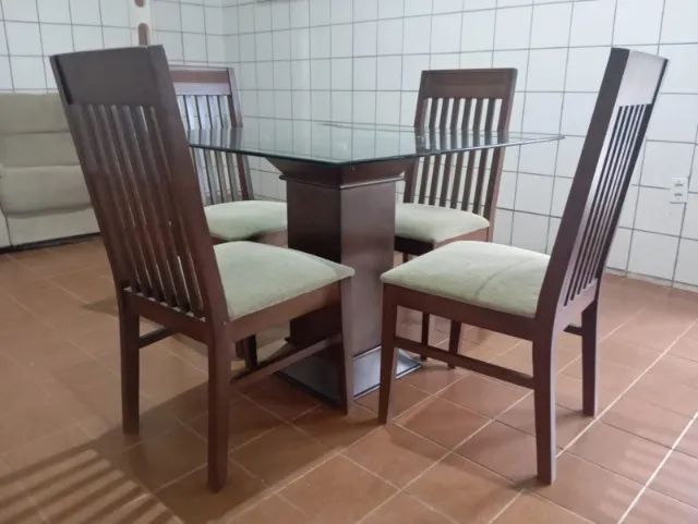 Mesa de Jantar com Tampo de Vidro + 4 Cadeiras Estofadas - Madeira Resistente - Foto 3