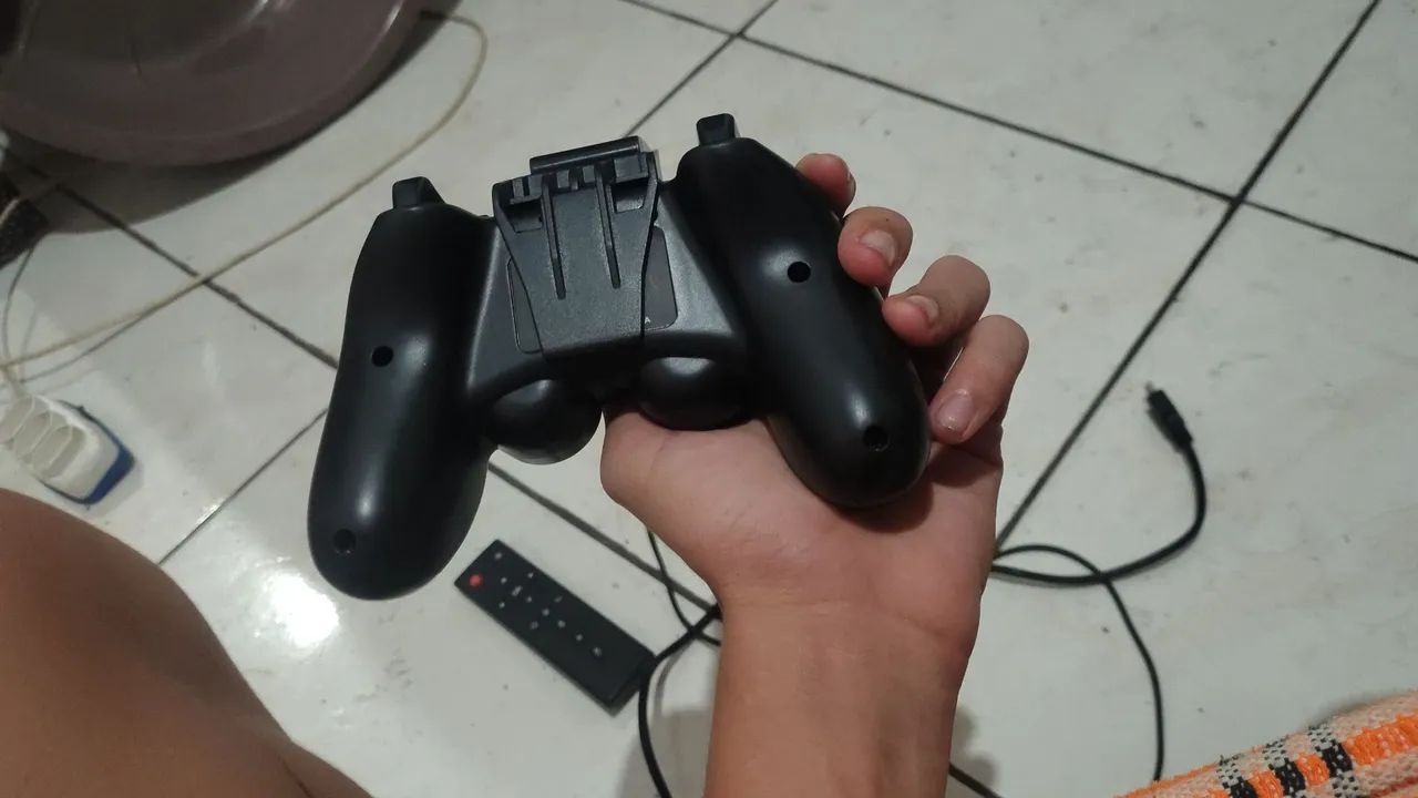 CONTROLE PRA JOGAR NO CELULAR E PC  - Foto 2