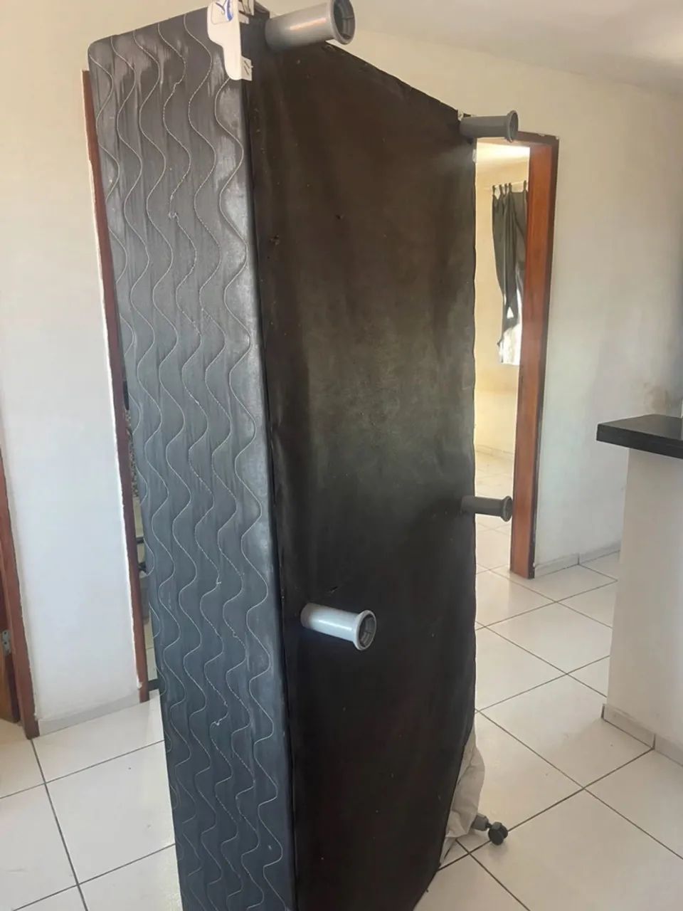 Base de cama de solteiro usada 
