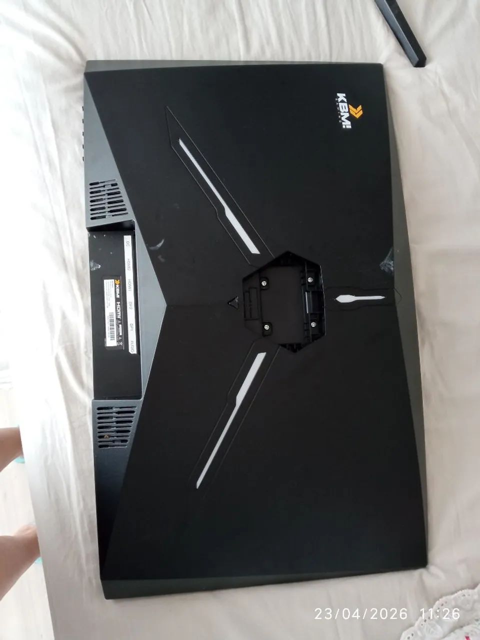 Monitor curvo retirada de peça