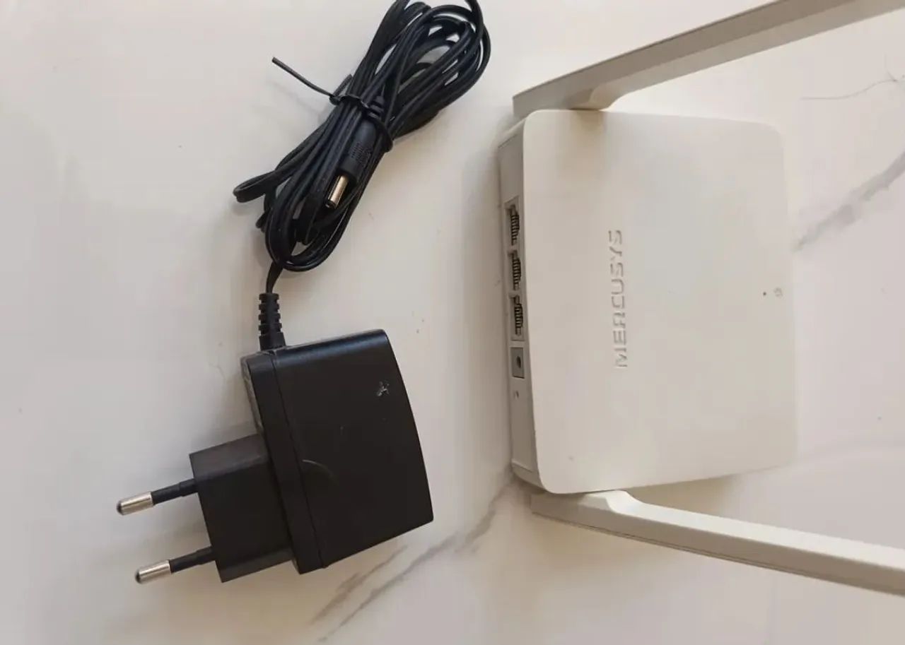Roteador Wi-Fi Mercury's branco 2 saida