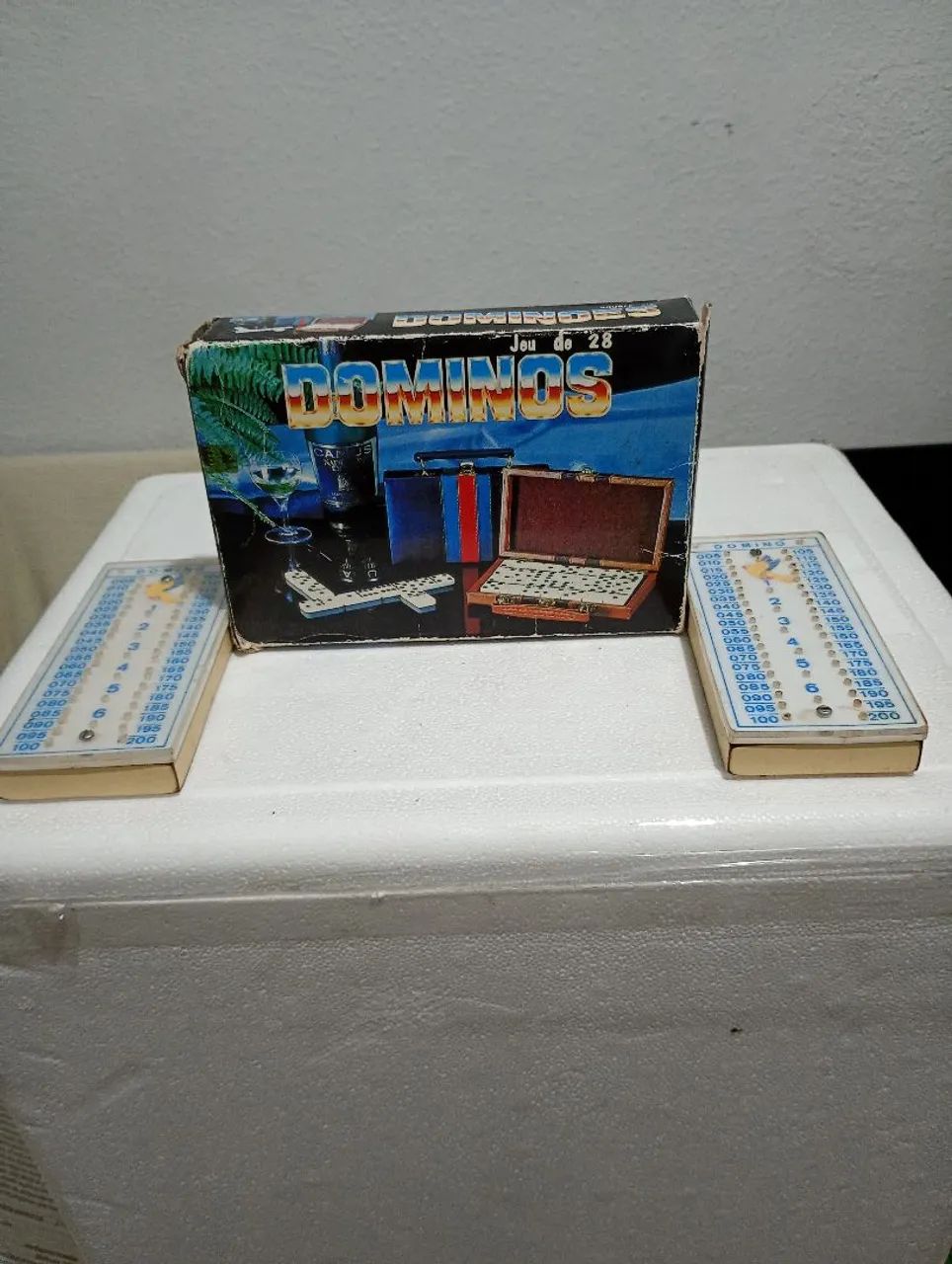 Jogo de dominó com marcador de ponto...