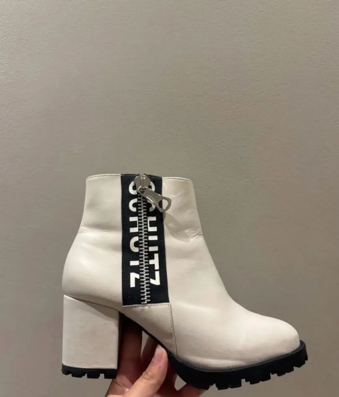 Bota Schutz branca com salto  - Foto 2