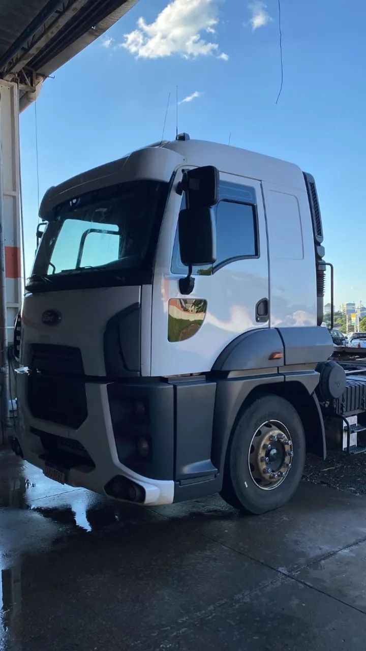 Ford Cargo 2842 2013