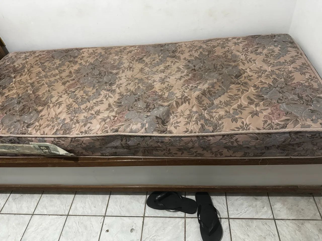 Cama de solteiro + colchão 