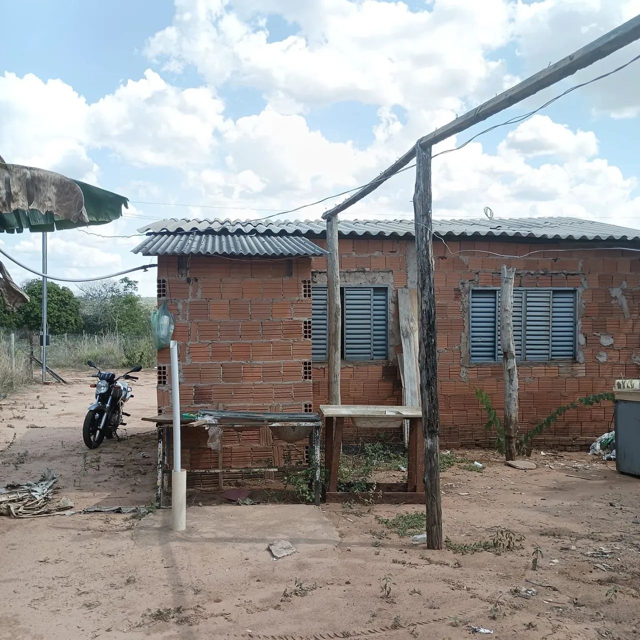 Vendo lote com uma pequena casa.  - Foto 3