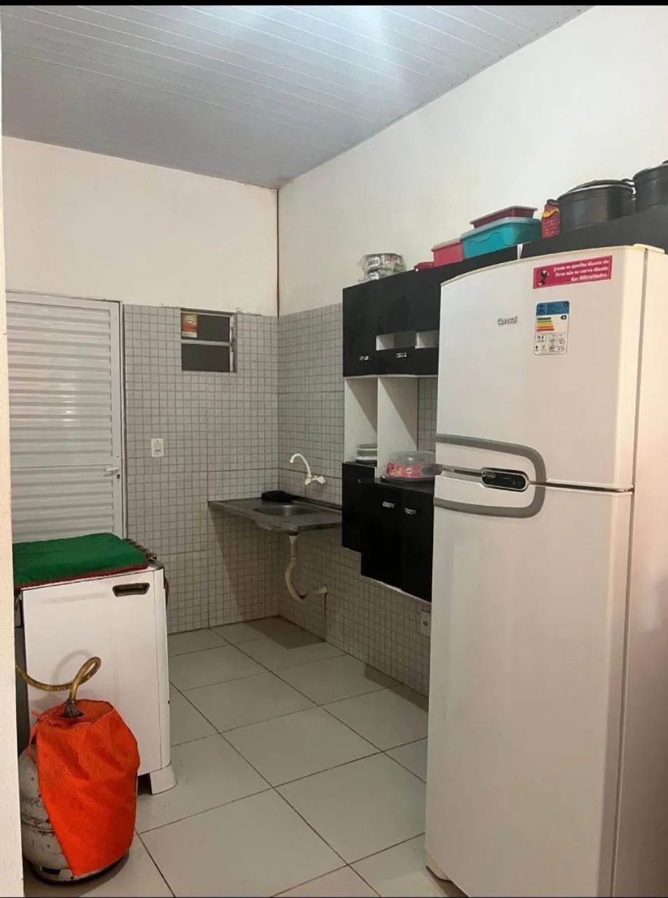 2 QUARTOS, GARAGEM E UMA ÁREA DE SERVIÇO ÓTIMA - Foto 3