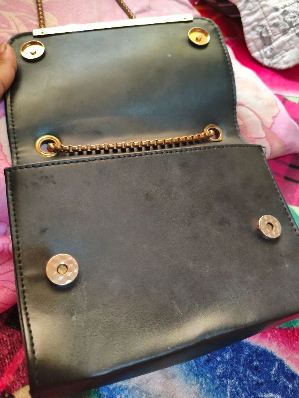 Bolsa preta pequena transversal tiracolo  - Foto 3