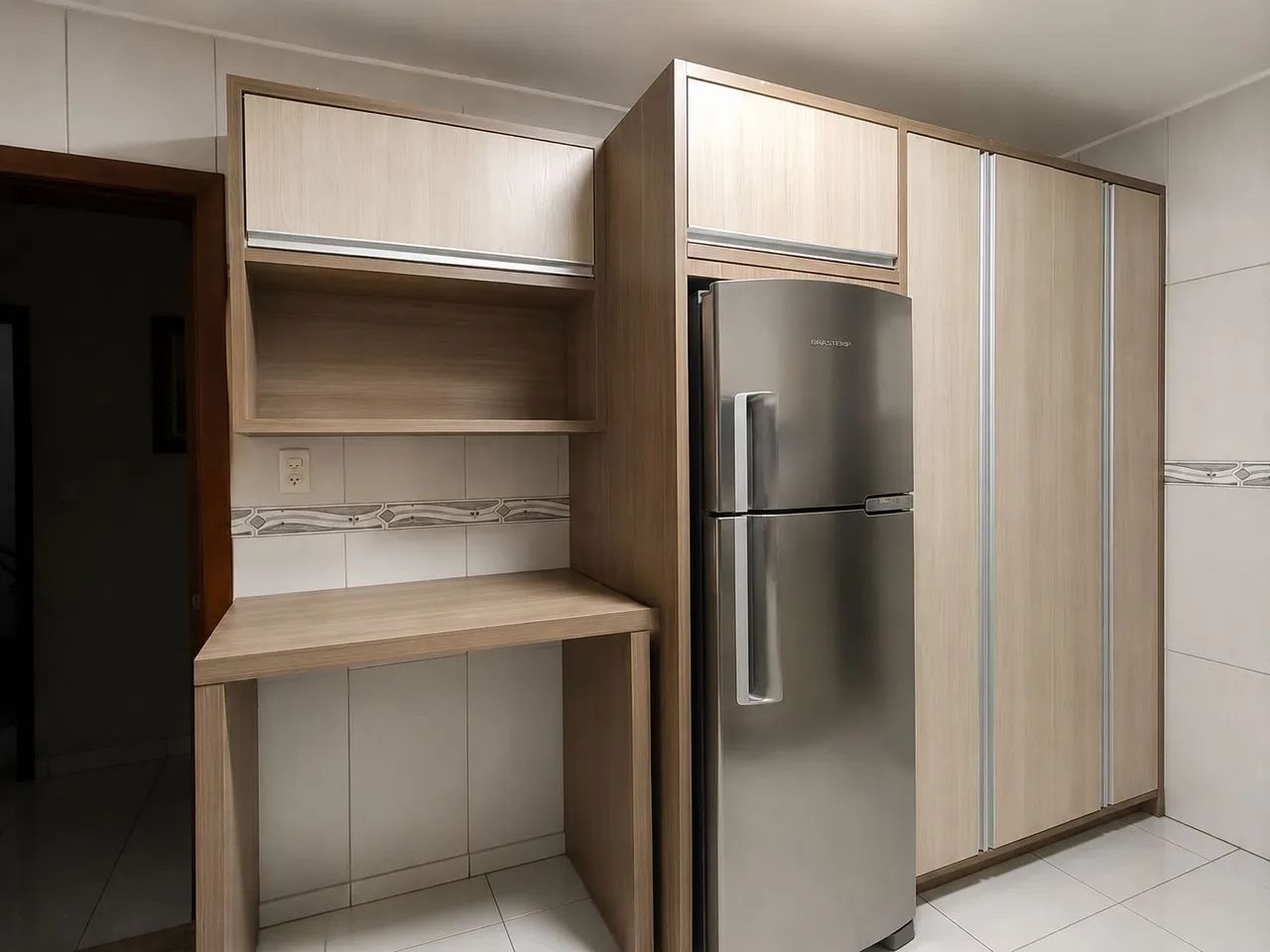 Dispensa e balcão de cozinha