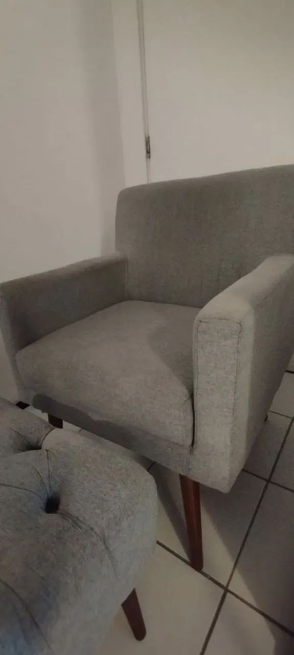 Poltrona com puff na cor cinza - Foto 5