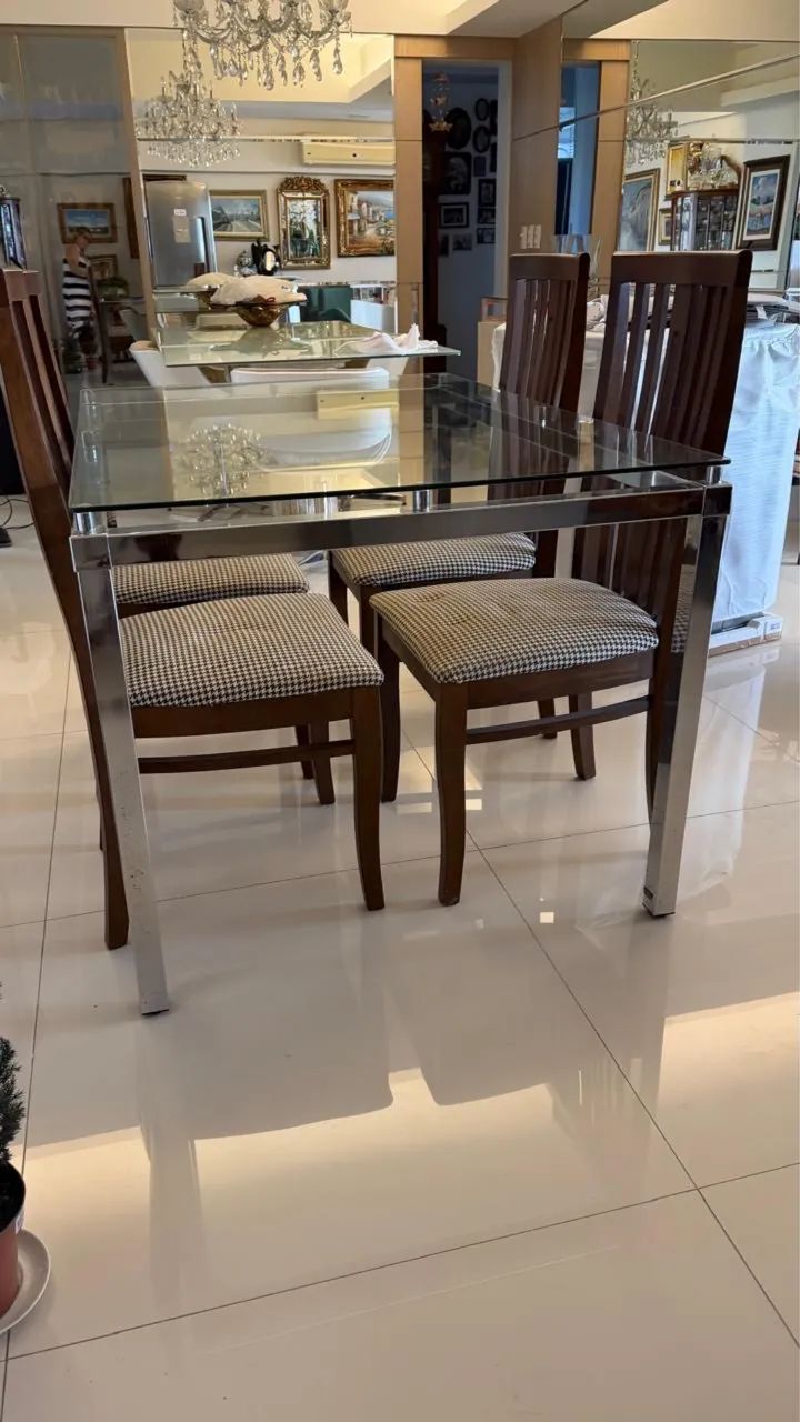 Mesa jantar 6 lugares com 4 cadeiras - Foto 2