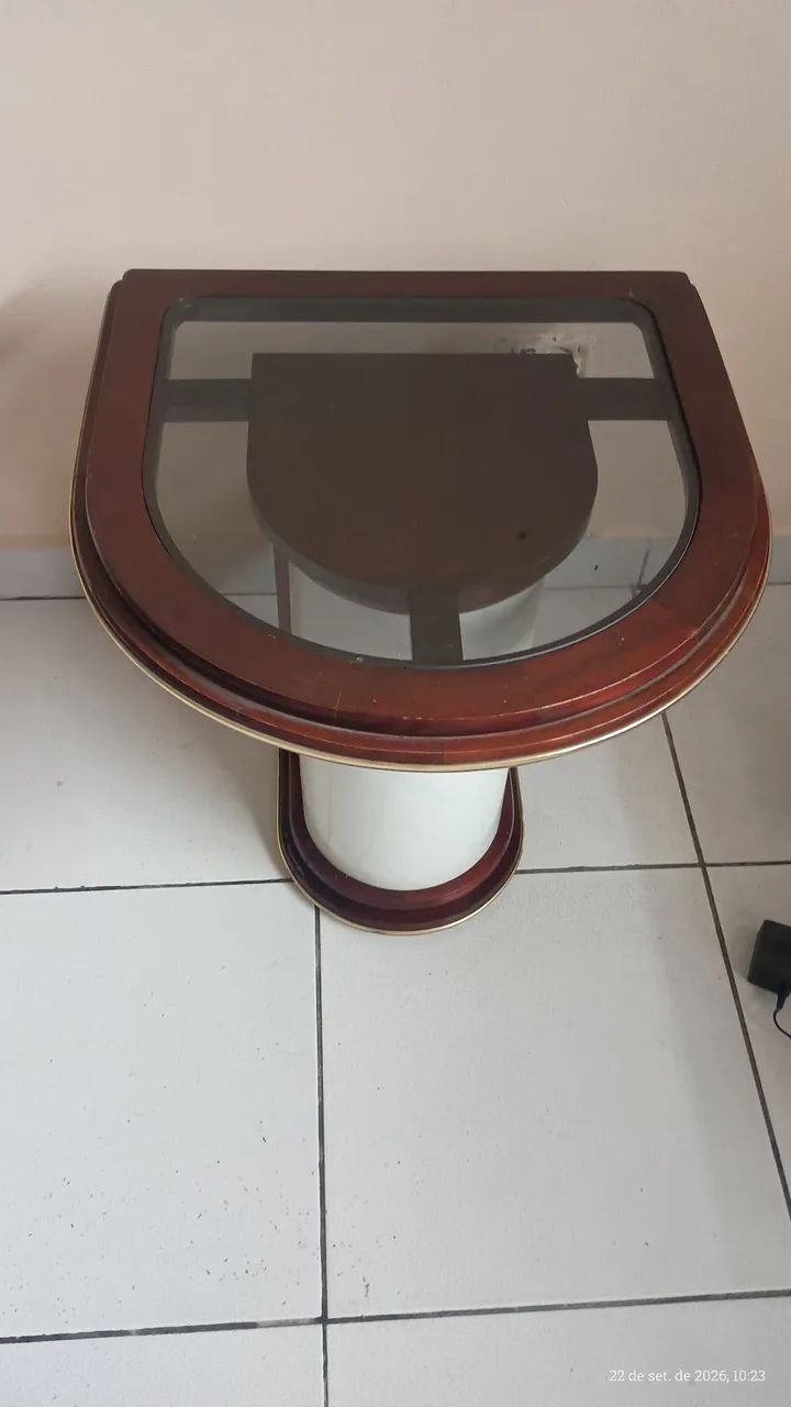 Mesa de centro/lateral de madeira com tampo de vidro
