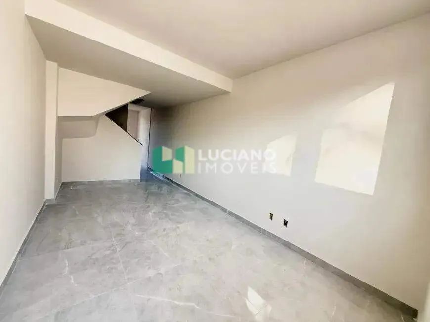 CASA GEMINADA COM 2 QUARTOS E 2 VAGAS NO MANTIQUEIRA - Foto 2