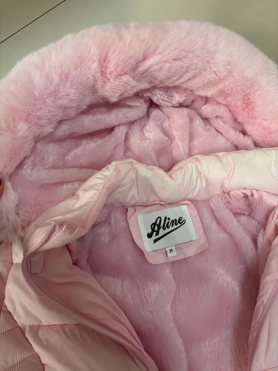 Jaqueta puffer rosa nova com etiqueta  - Foto 3