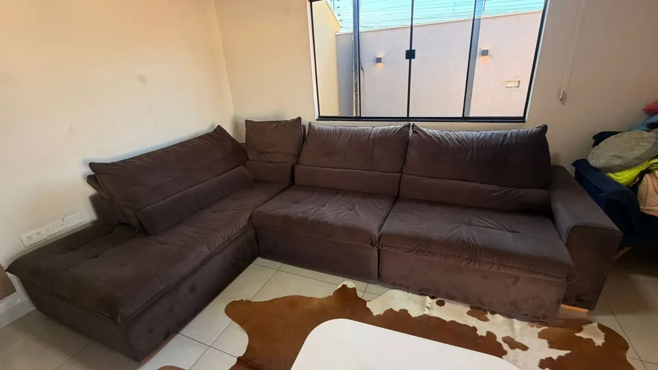 Sofá retrátil 3 a 5 lugares tecido toque camurça cor cacau - Foto 5