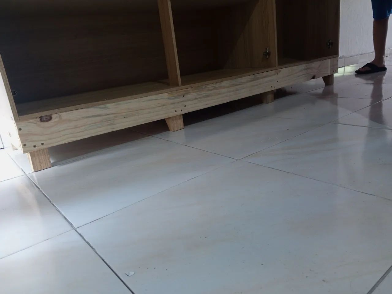 Base de madeira para guarda roupa e armário!