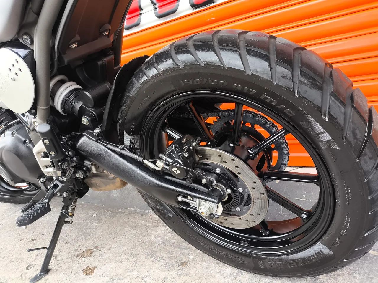 TRIUMPH SCRAMBLER 400X 2025 ABS COM 13 MIL KM  - Foto 12