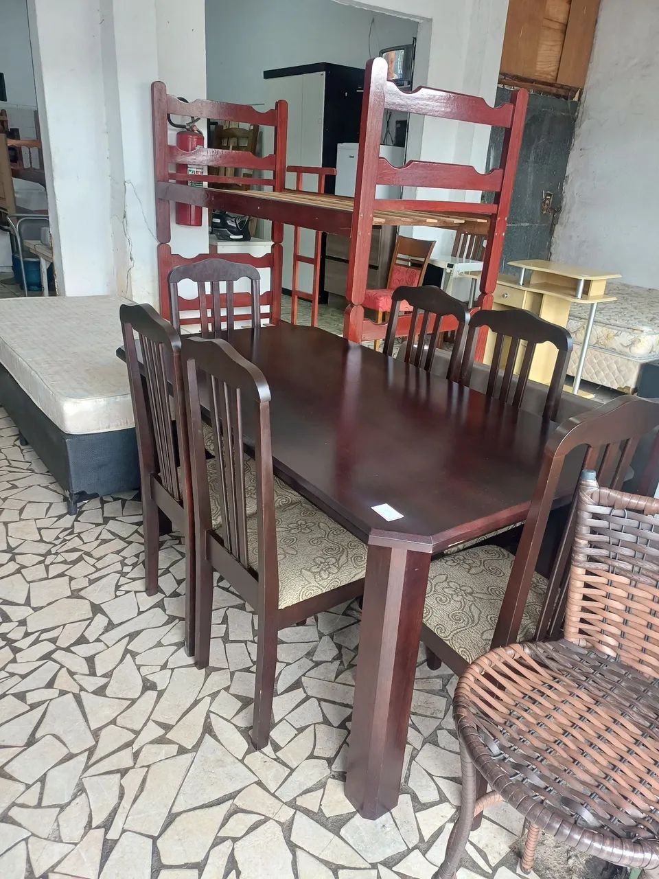 Mesa 6 cadeiras madeira maciça  - Foto 2