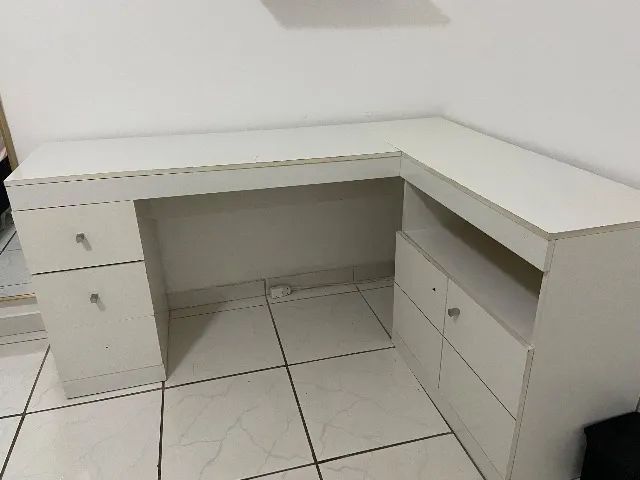 Escrivaninha cor branca 