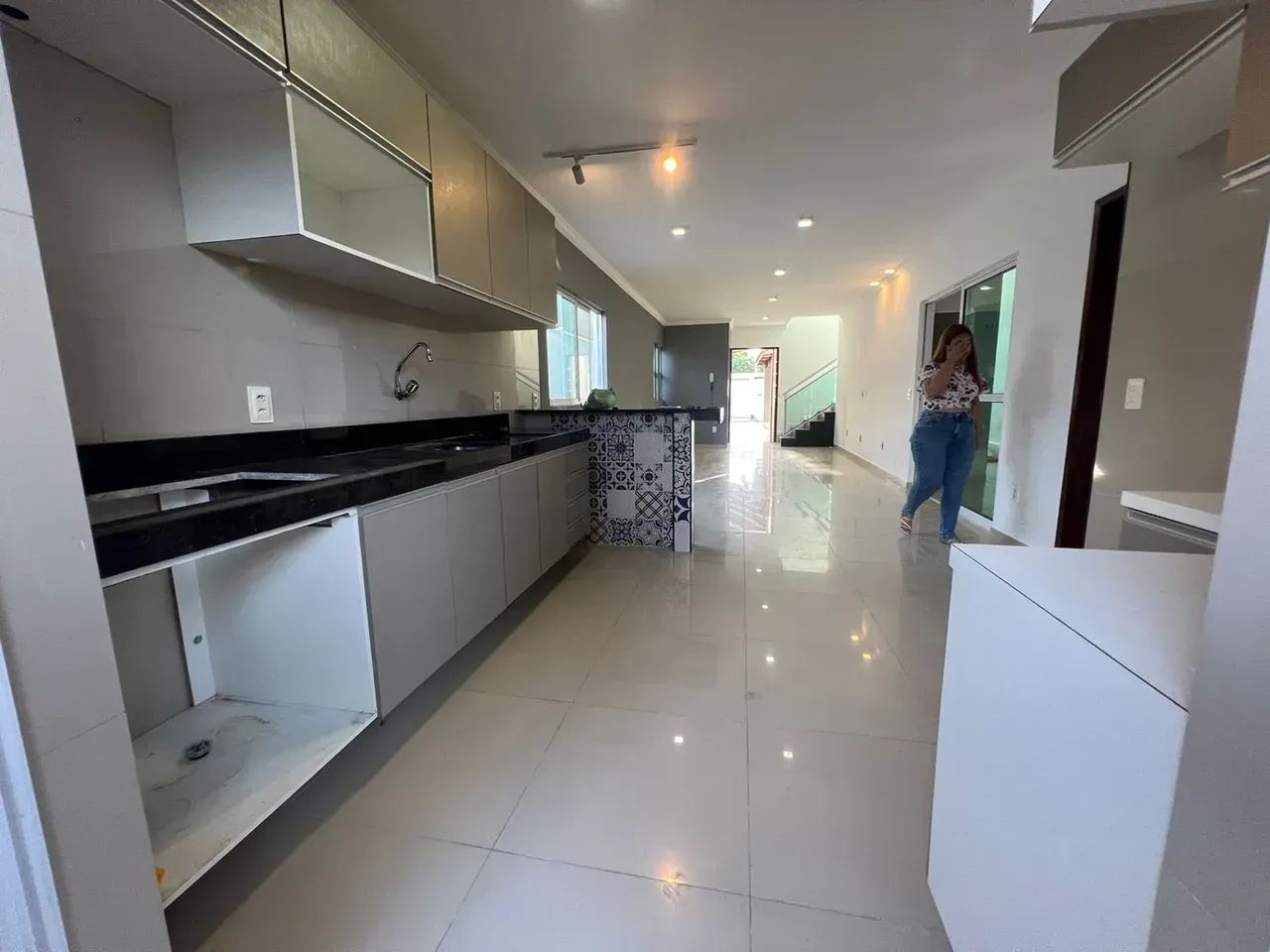 Casa Solta no Eusébio | 250m², 4 Suítes, Closet e 4 Vagas - Foto 5