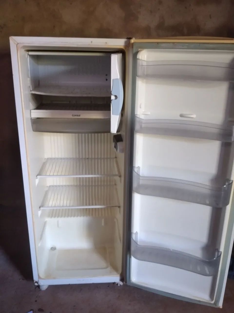 Vendo geladeira funcionando perfeitamente 