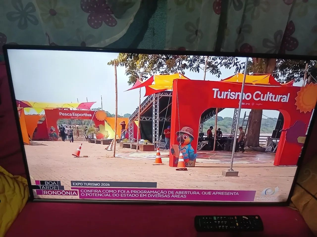 TV Smart Samsung 40 Polegadas - Com Controle e Pezinhos - Foto 3