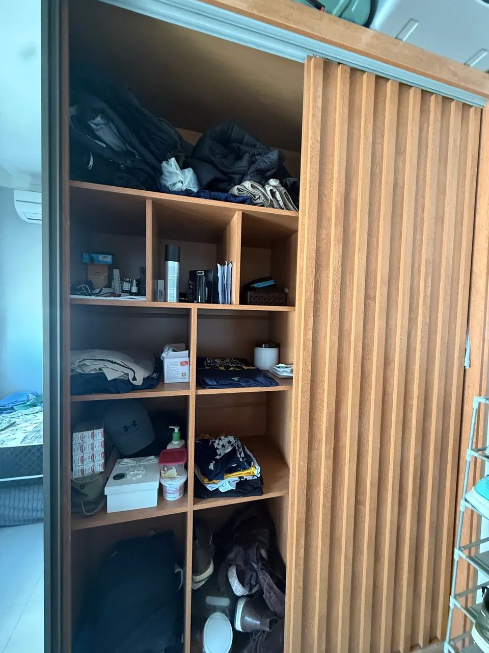Guarda roupa 3 portas com 1 espelhada - Foto 2