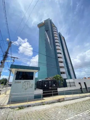Vende-se Cobertura com 3 vagas de garagem.