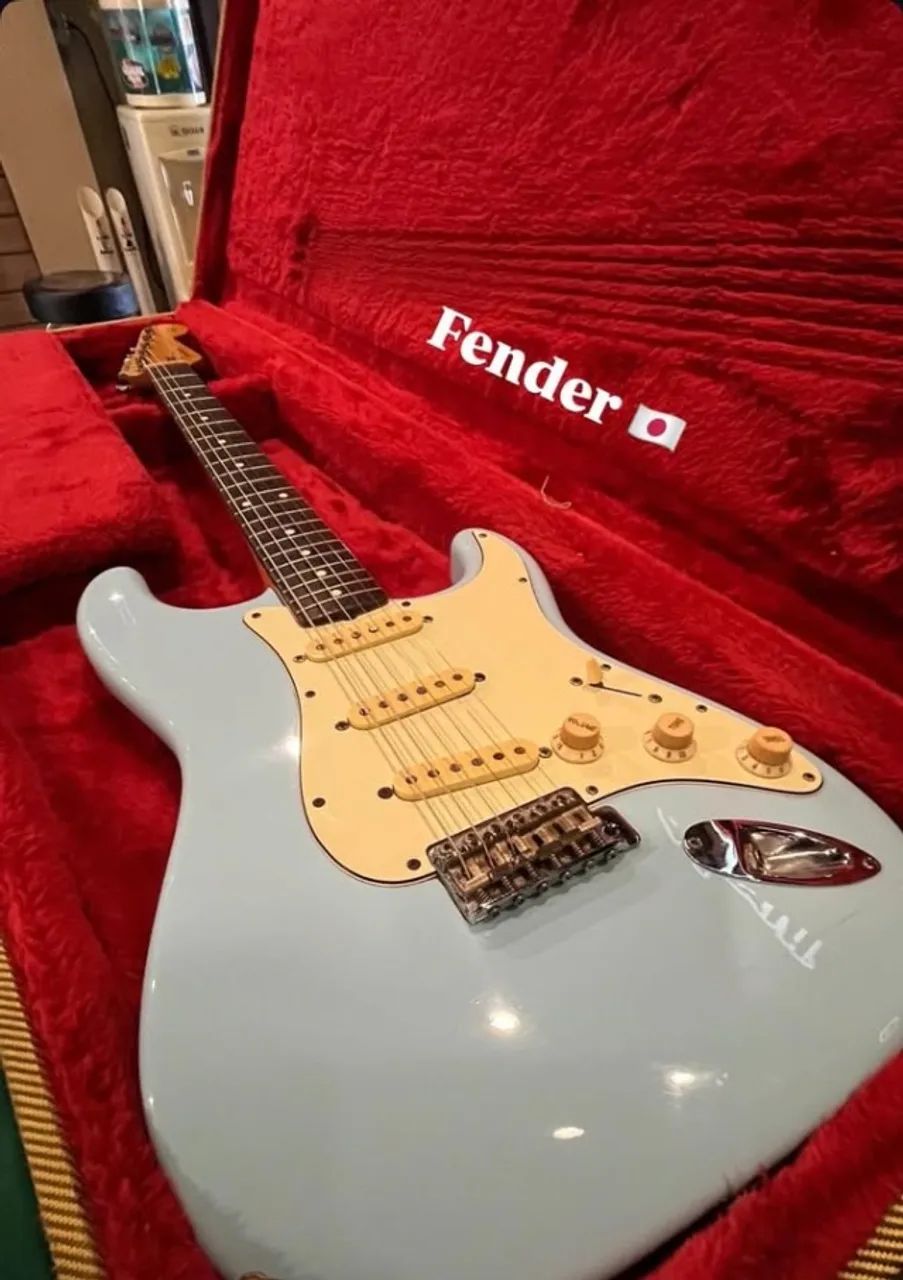 Guitarra Fender Stratocaster Japonesa ST62 Captadores Van Zandt