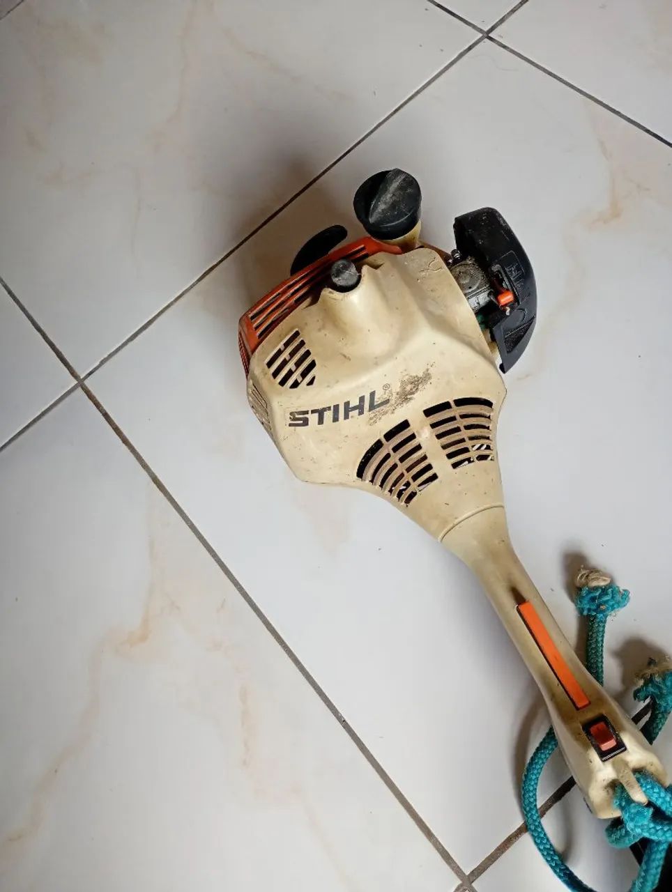 Vendo roçadeira Stihl FS 55 pra retirar peças  - Foto 2