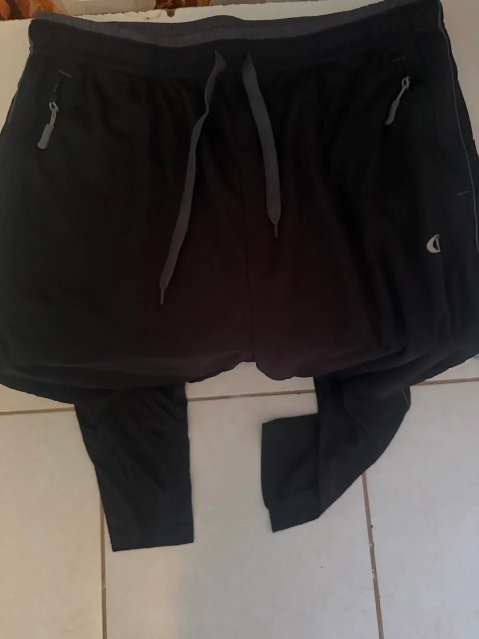 Calça comprada na Inglaterra tamanho G grande - Foto 3