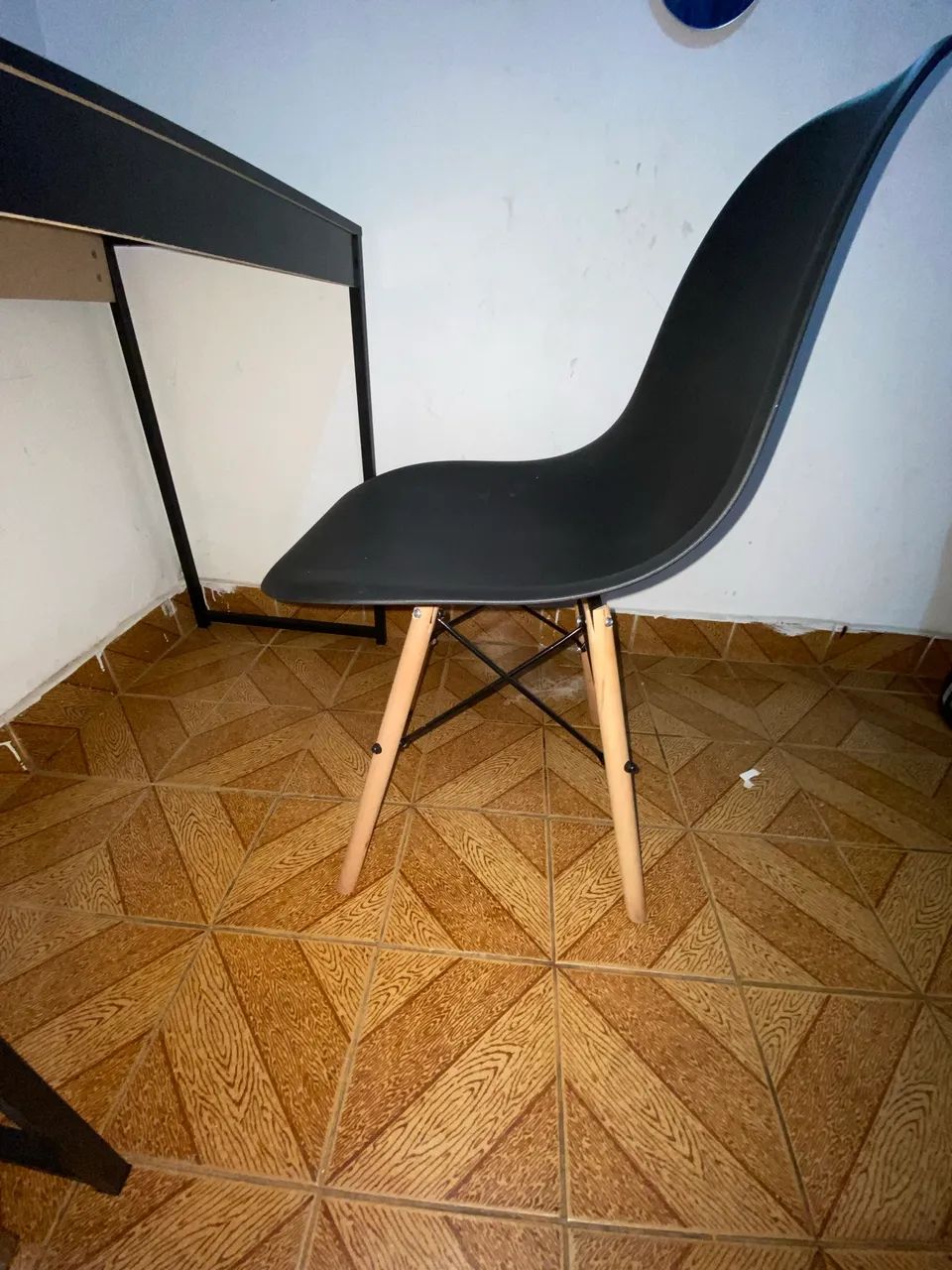 Mesa para Home Office Industrial com Cadeira Charles Eames Preta - Foto 3