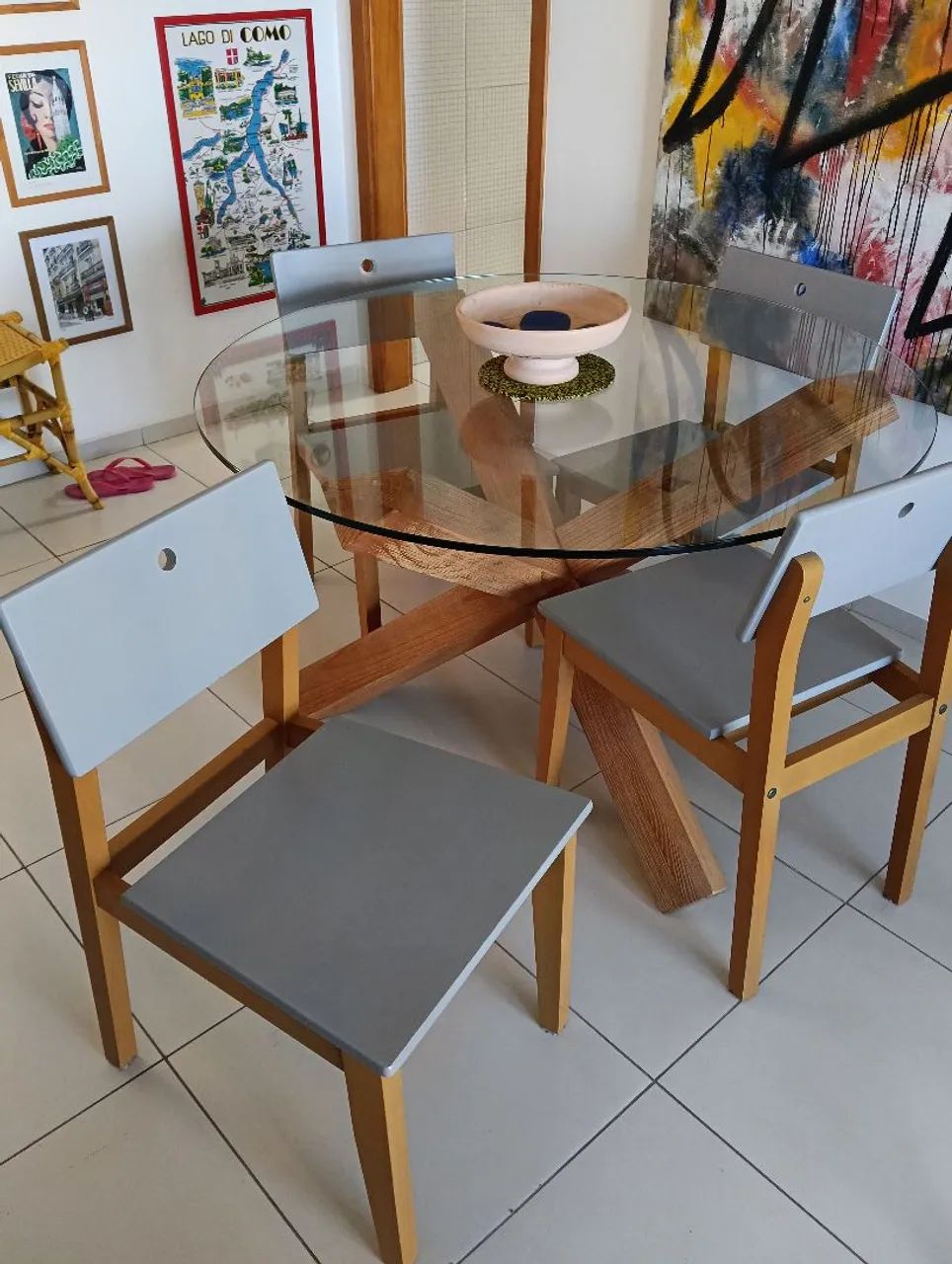 Conjunto de mesa de vidro e 4 cadeiras