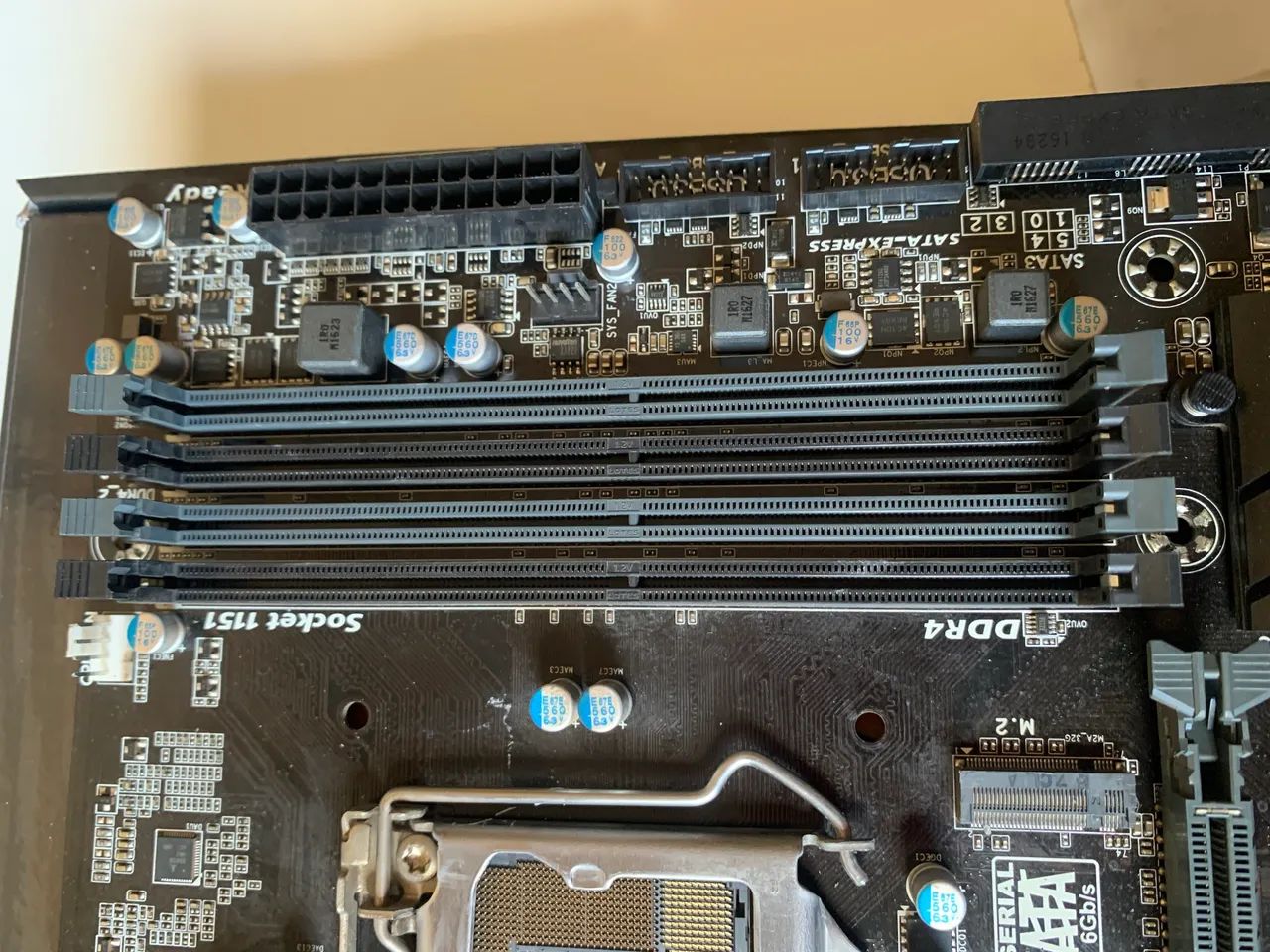 Vendo placa mae intel (GA-Z170M-D3H) no precinho - Foto 3