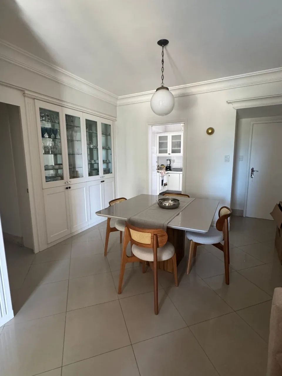 Vendo mesa 4 cadeiras 