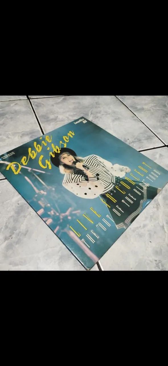 LASERDISC DEBBIE GIBSON  LIVE INCONSERT  - Foto 2