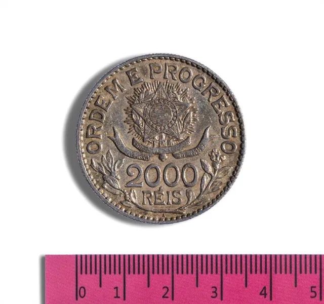 Moeda de 2000 Réis Brasileiros - SOB Ótima. 90% Prata. Ano 1913. - Foto 3