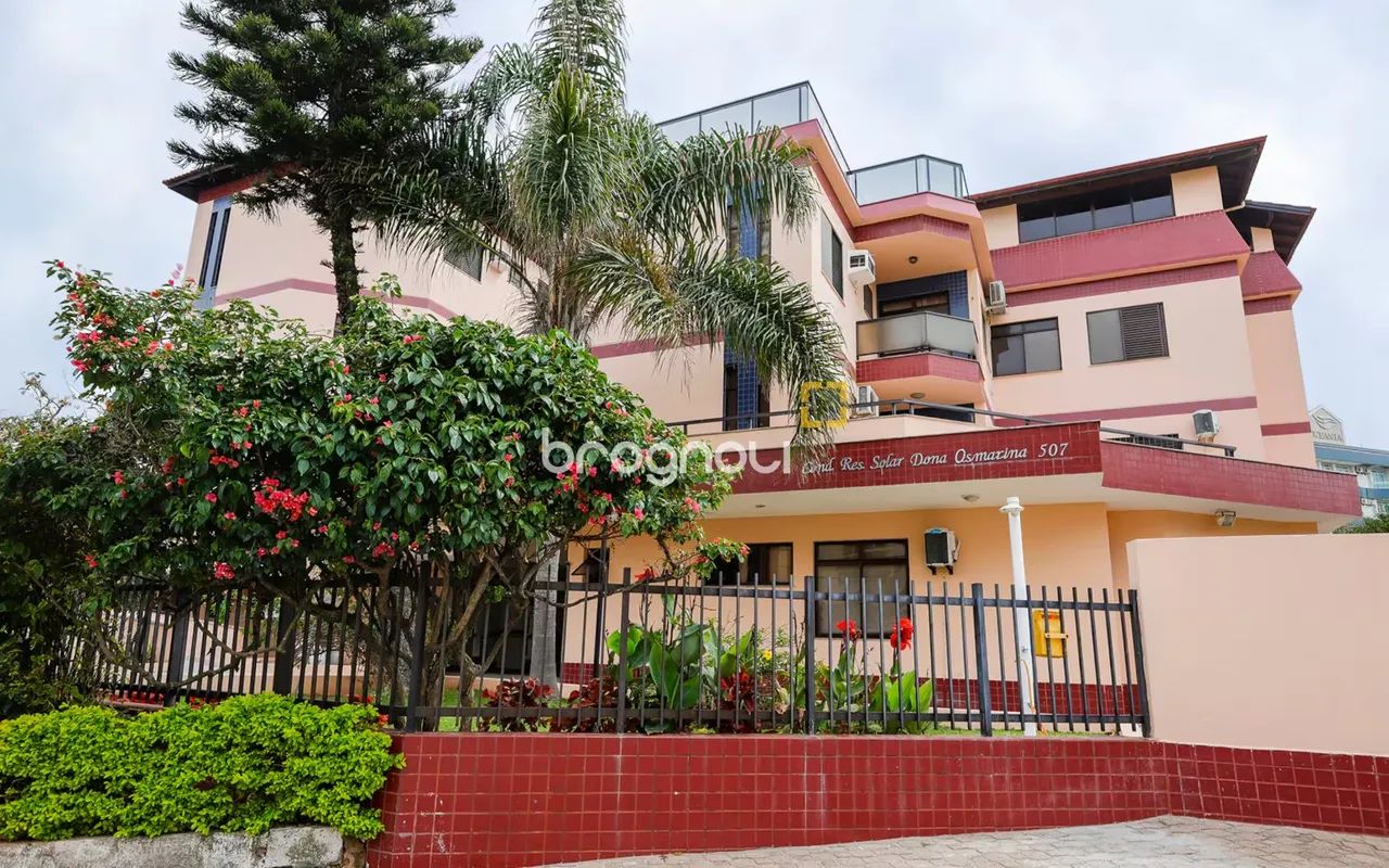 Apartamento a 50 m do mar Ingleses 2suítes+1dorm