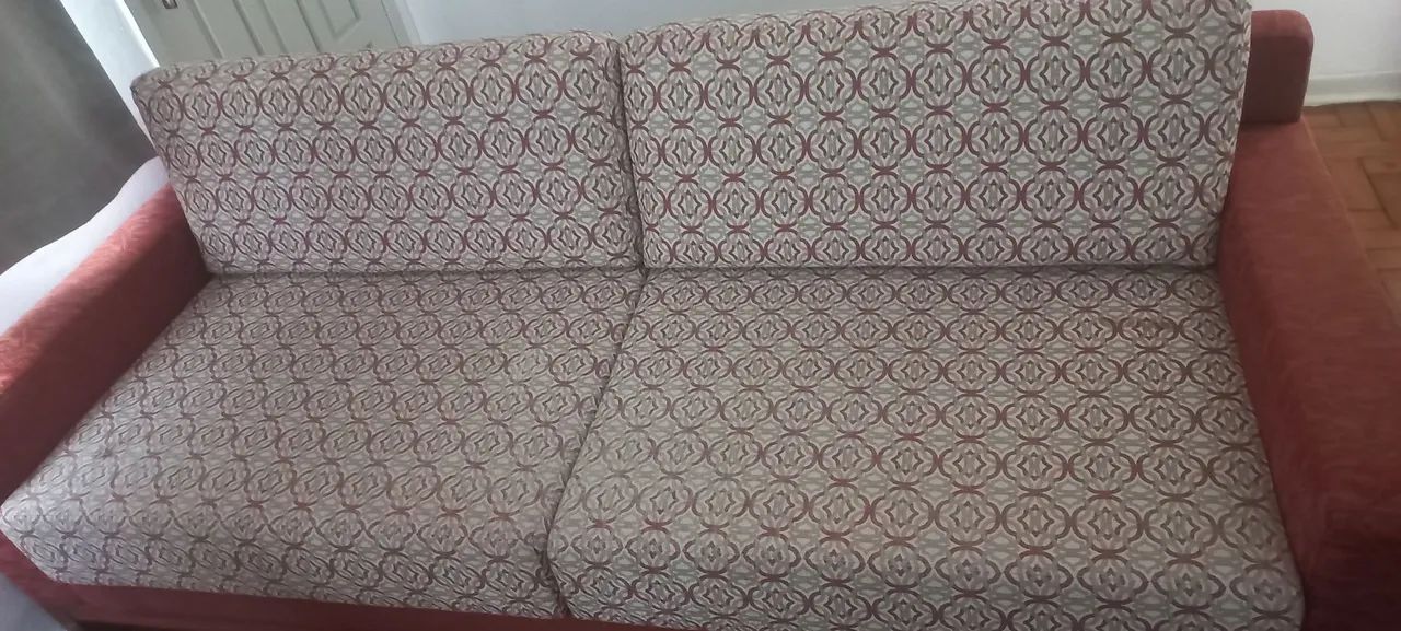 Vende-se um sofá 