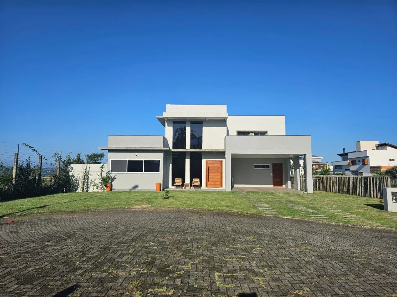 Imóvel de Luxo em CondomÍnio: Casa com 4 Quartos e 3 Suítes em Imbituba-SC - 265m² - 2 Vag