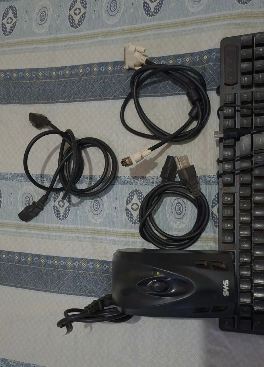 Cabos e teclados de computador - Foto 3