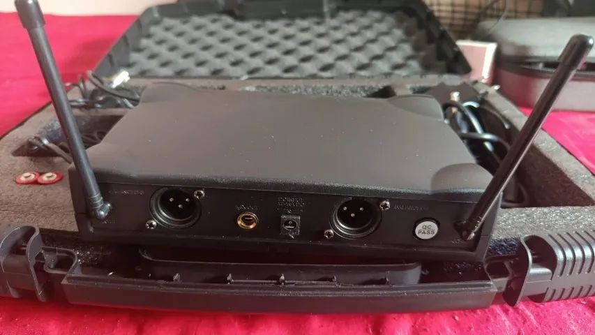 Microfone Jwl Duplo Red Set Cabeça Uhf Profissional Preto, zero na caixa, vendo o troco. - Foto 5